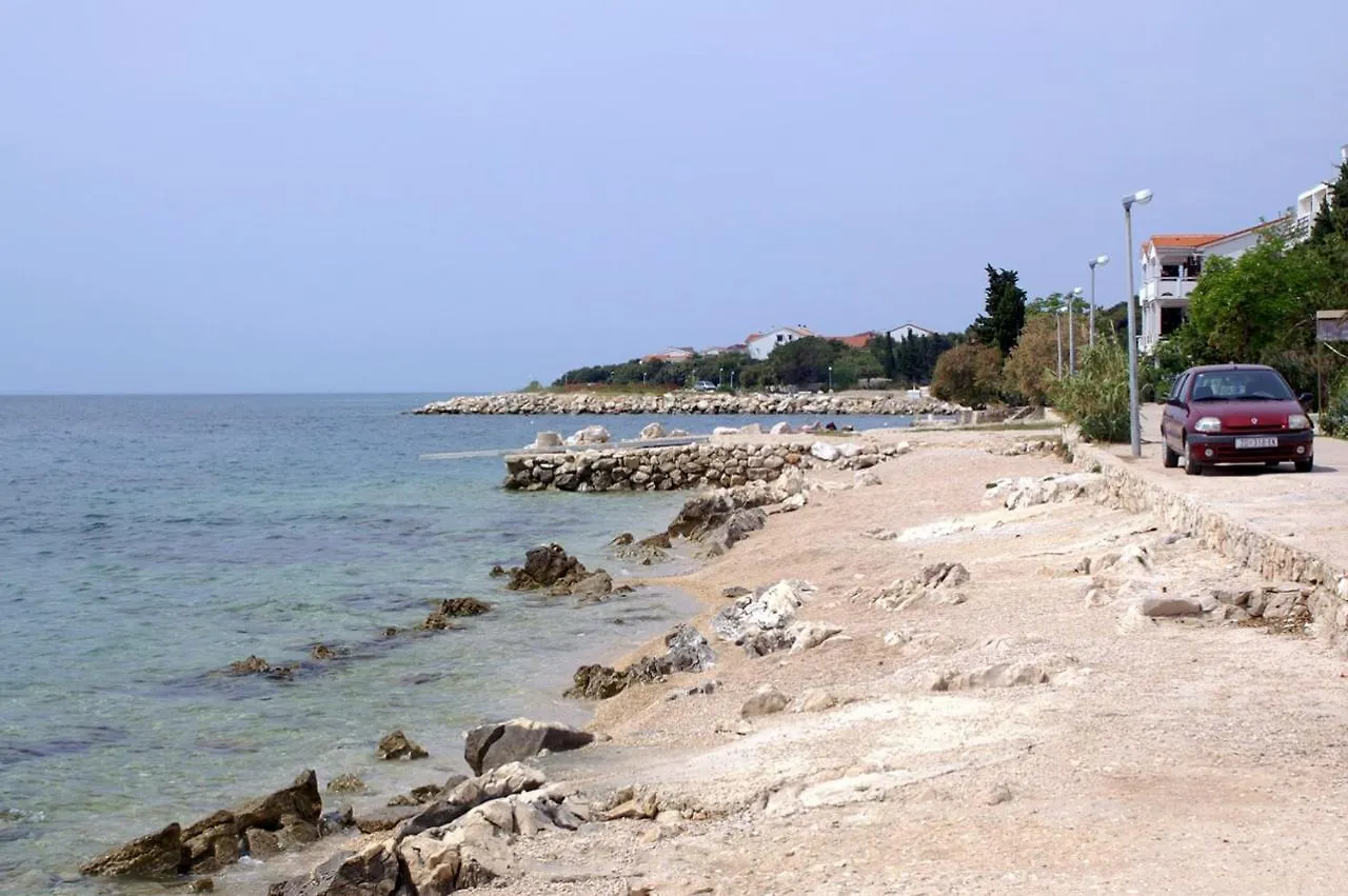 Apartments By The Sea Mandre, Pag - 6418 Kolan